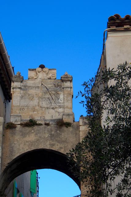 Bages Arch Clock.