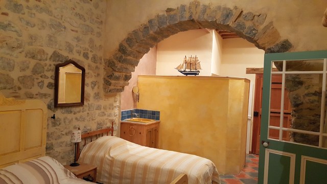 Bedroom 2 stone arch.