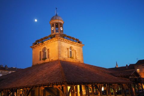 Folks have been coming to the market here for 1000 years. Sleep tight!